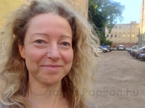 A szomszédos parkoló - Itt nálunk